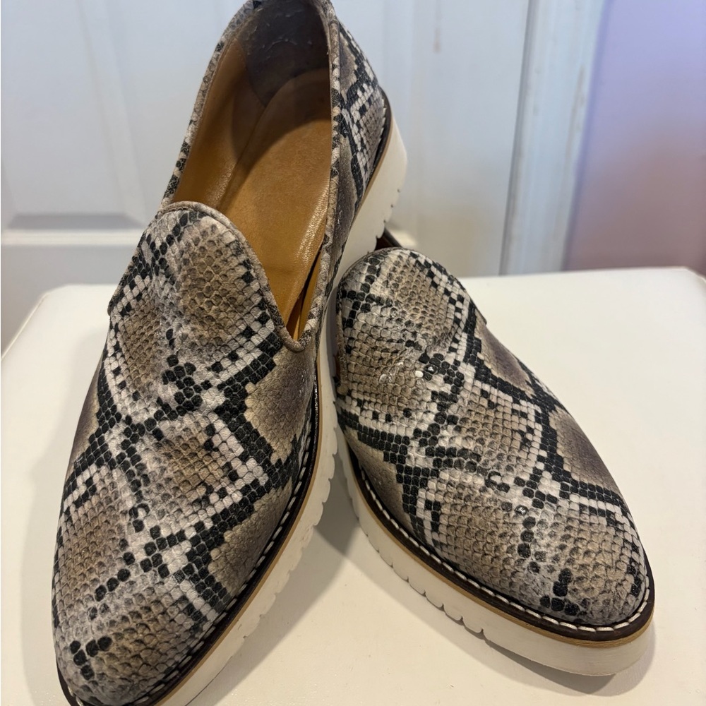 Snakeskin Pattern Slip-On Loafers